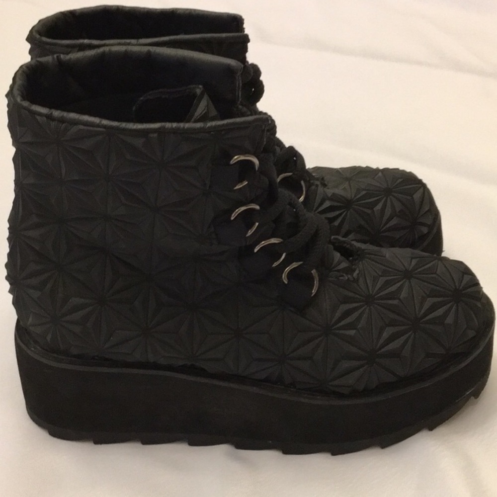 Aspen 4D DollsKill boots ISO I have in a size 7
